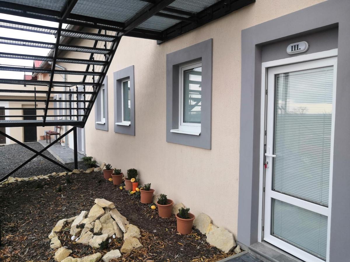 Vehlovice Apartments Melnik Exterior photo